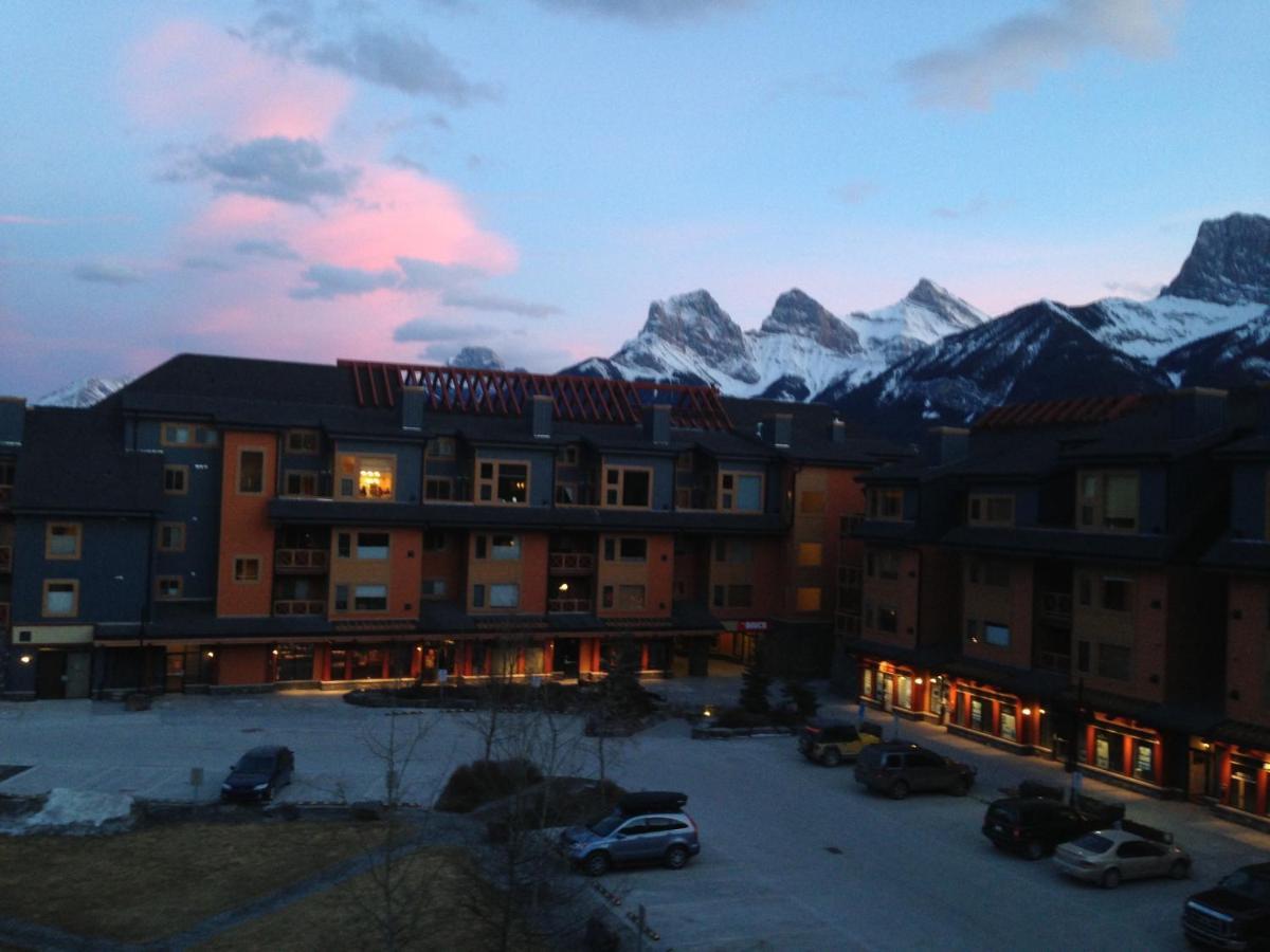 407, Contemporary Decor Canmore