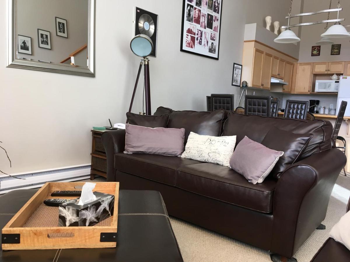 407, Contemporary Decor *