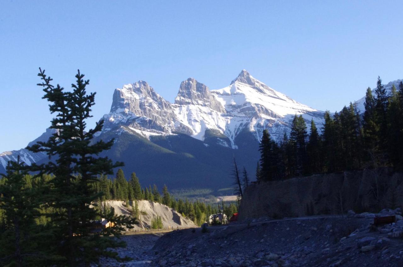 407, Contemporary Decor * Canmore